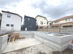 現在建物を建築中です、建築中の物件については現地確認の他、同施工会社の完成施工例のご案内、担当者のプレゼンテーションにてご検討ください。適切なご検討の方法をご説明させて頂きます。