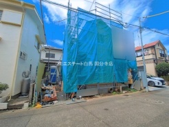 現在建物を建築中です、建築中の物件については現地確認の他、同施工会社の完成施工例のご案内、担当者のプレゼンテーションにてご検討ください。適切なご検討の方法をご説明させて頂きます。