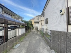 土地物件にはご確認頂くポイントがたくさんございます、土地だけのご見学の際もご遠慮せず、ぜひお気軽に担当スタッフにお申しつけくださいませ。