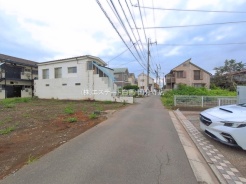 安心して暮らすことのできる住宅街。 住宅地の道路は一般に交通量が少なく車などの騒音が少ないため、住民にとって静かな生活環境が提供されます。