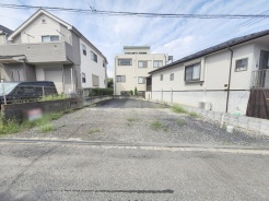 土地物件にはご確認頂くポイントがたくさんございます、土地だけのご見学の際もご遠慮せず、ぜひお気軽に担当スタッフにお申しつけくださいませ。