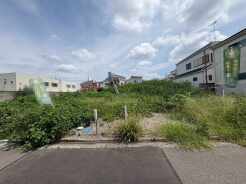 周辺は住宅が建ち並ぶ閑静な住宅街です。