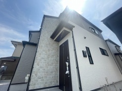 1号棟 建物が完成しましたので室内のご見学予約スタート。当日のご見学予約も大歓迎です。お気軽にご連絡ください。エステート白馬国分寺店は火曜水曜も営業しております。