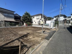 安心して暮らすことのできる住宅街。 住宅地の道路は一般に交通量が少なく車などの騒音が少ないため、住民にとって静かな生活環境が提供されます。