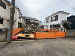 現在建物を建築中です、建築中の物件については現地確認の他、同施工会社の完成施工例のご案内、担当者のプレゼンテーションにてご検討ください。