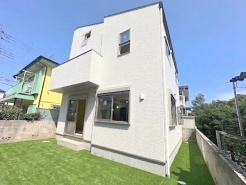 建物が完成しましたので室内のご見学予約スタート。当日のご見学予約も大歓迎です。お気軽にご連絡ください。エステート白馬国分寺店は火曜水曜も営業しております。