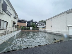 土地物件にはご確認頂くポイントがたくさんございます、土地だけのご見学の際もご遠慮せず、ぜひお気軽に担当スタッフにお申しつけくださいませ。