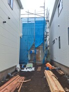 現在建物を建築中です、建築中の物件については現地確認の他、同施工会社の完成施工例のご案内、担当者のプレゼンテーションにてご検討ください。