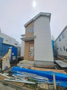 現在建物を建築中です、建築中の物件については現地確認の他、同施工会社の完成施工例のご案内、担当者のプレゼンテーションにてご検討ください。