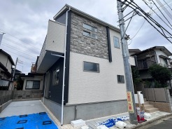 建物が完成しましたので室内のご見学予約スタート。当日のご見学予約も大歓迎です。お気軽にご連絡ください。エステート白馬国分寺店は火曜水曜も営業しております。