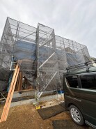 現在建物を建築中です、建築中の物件については現地確認の他、同施工会社の完成施工例のご案内、担当者のプレゼンテーションにてご検討ください。適切なご検討の方法をご説明させて頂きます。