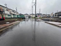 周辺は住宅が建ち並ぶ閑静な住宅街です。