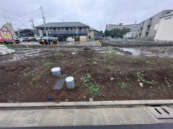 周辺は住宅が建ち並ぶ閑静な住宅街です。