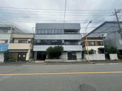 現地のご見学予約もスタートしました。現地ご見学の際、スタッフが様々なご質問に対応いたします、周辺環境、前面道路、建築可能な建物について、ぜひご相談ください。