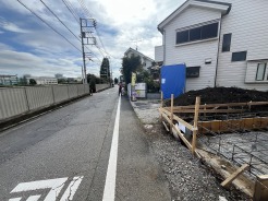 周辺は住宅が建ち並ぶ閑静な住宅街です。