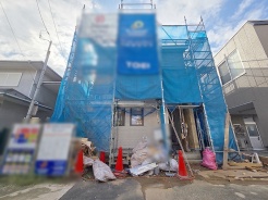 現在建物を建築中です、建築中の物件については現地確認の他、同施工会社の完成施工例のご案内、担当者のプレゼンテーションにてご検討ください。適切なご検討の方法をご説明させて頂きます。