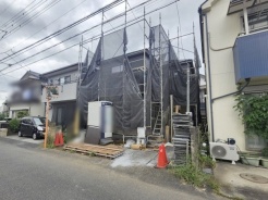 現在建物を建築中です、建築中の物件については現地確認の他、同施工会社の完成施工例のご案内、担当者のプレゼンテーションにてご検討ください。適切なご検討の方法をご説明させて頂きます。