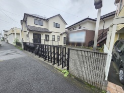 現地ご見学の際、スタッフが様々なご質問に対応いたします、周辺環境、前面道路、建築可能な建物について、ぜひご相談ください。