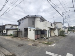 現地ご見学の際、スタッフが様々なご質問に対応いたします、周辺環境、前面道路、建築可能な建物について、ぜひご相談ください。