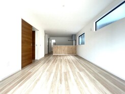 家族が自然に集りそうな広さが魅力のLDK。