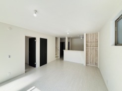 ご家族みんながゆったりくつろげる広々リビング。