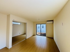 ご家族みんながゆったりくつろげる広々リビング。