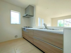 料理をしながらでも、ご家族との会話を楽しめる対面キッチン。