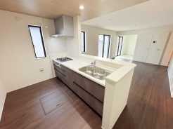 リビングは家具の配置も思いのまま。自由度が高い設計です。