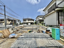 並列2台駐車可能な、ゆとりのカースペースがここに。