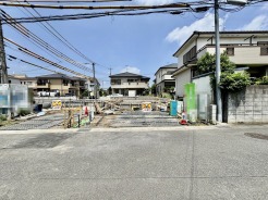 建築中ですが、同じグレードの完成済み建物を参考にご覧になることもできます。現地より最寄りの物件をご案内しますので、お気軽にご要望をお聞かせください。