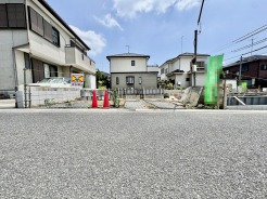 並列2台駐車可能な、ゆとりのカースペースがここに。