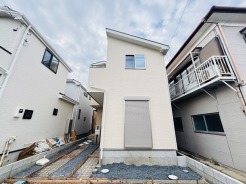 閑静な住宅地で、小さなお子様がいるご家族にも安心。