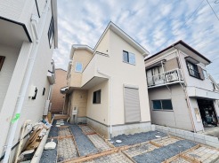 JR宇都宮線「東大宮」駅東口徒歩3分、提携駐車場もあります。エステート白馬東大宮店までお気軽にお問い合わせください。