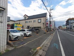 店舗・事務所が立ち並ぶ近隣商業地域です。