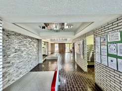 管理人さんがメンテナンスしてくれるエントランス。