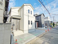 A号棟 JR宇都宮線「東大宮」駅東口徒歩3分、提携駐車場もあります。エステート白馬東大宮店までお気軽にお問い合わせください。