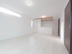 ご家族みんながゆったりくつろげる広々リビング。