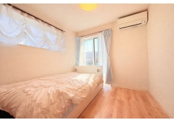 室内空間は明るい色合いで統一しています。