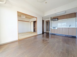 朝から日差しいっぱい、 早起きしたくなるLDK。