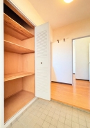 靴がしっかり収まるから、散らかりがちな玄関もスッキリ。