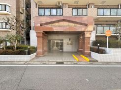 管理人さんがメンテナンスしてくれるエントランス。