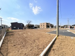 JR宇都宮線「東大宮」駅東口徒歩3分、提携駐車場もあります。エステート白馬東大宮店までお気軽にお問い合わせください。