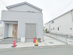 閑静な住宅地で、小さなお子様がいるご家族にも安心。