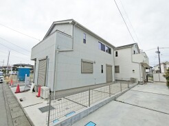 JR宇都宮線「東大宮」駅東口徒歩3分、提携駐車場もあります。エステート白馬東大宮店までお気軽にお問い合わせください。