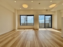 リビングは家具の配置も思いのまま。自由度が高い設計です。
