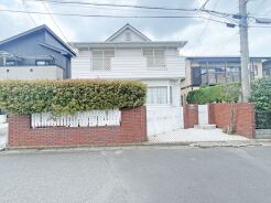駐車が苦手な方にも嬉しい、前面6m道路に面した住まい。