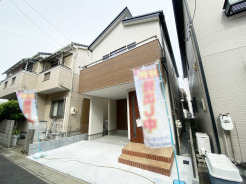 車通りの少ない閑静な住宅地、のびのびした子育てに適します。
