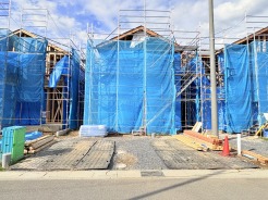 駐車が苦手な方にも嬉しい、前面6m道路に面した住まい。