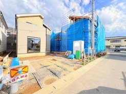 駐車が苦手な方にも嬉しい、前面6m道路に面した住まい。