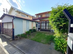 車通りの少ない閑静な住宅地、のびのびした子育てに適します。